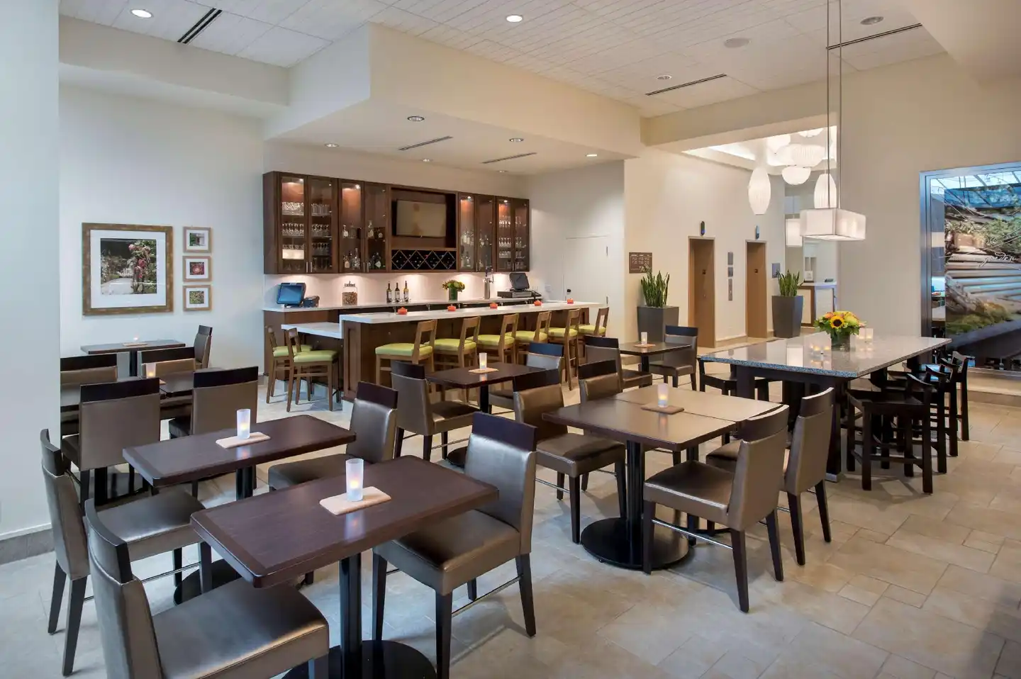 Hilton Garden Inn Chicago Downtown Riverwalk Bar