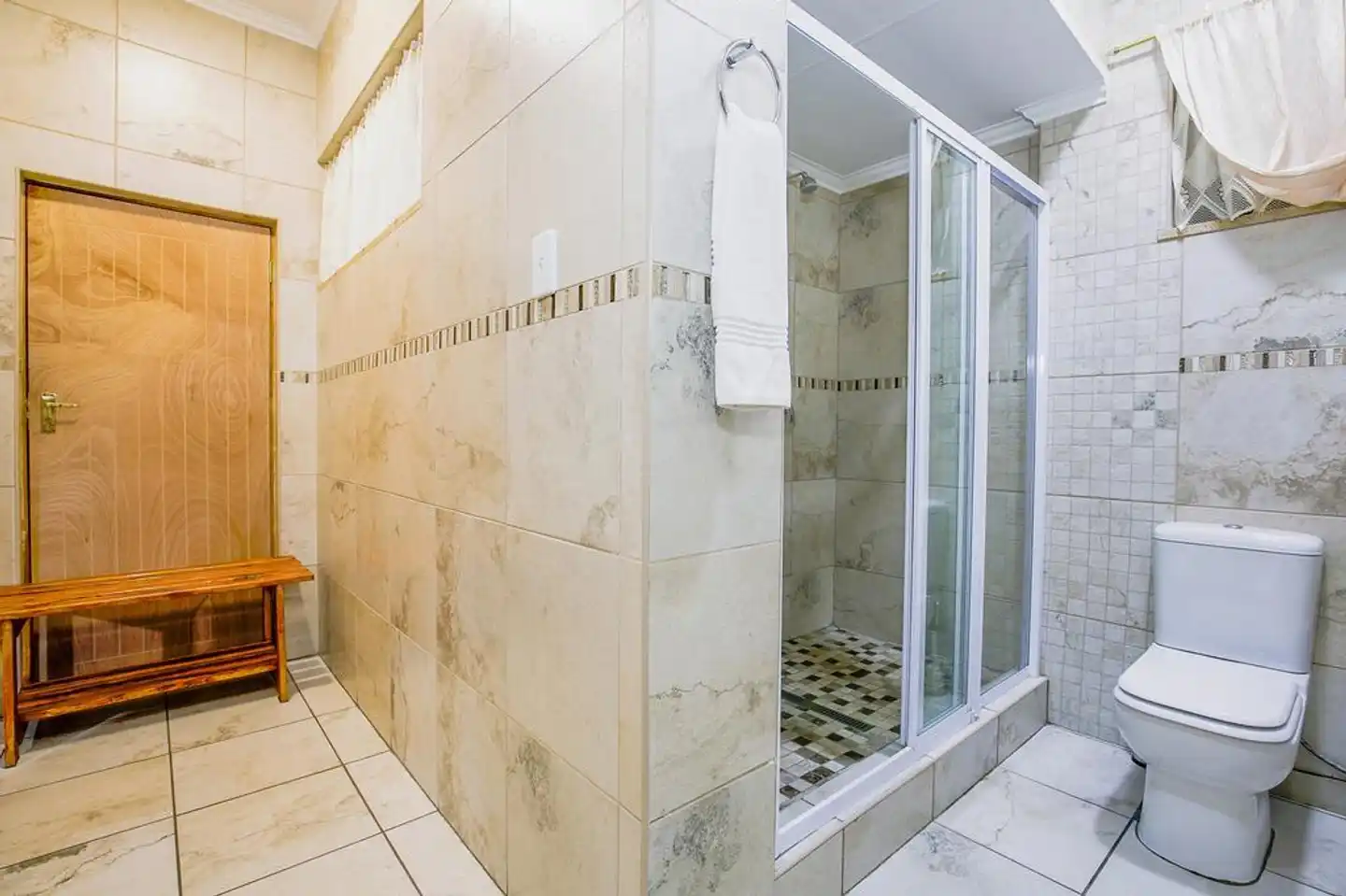 Sunrock Guesthouse Badezimmer