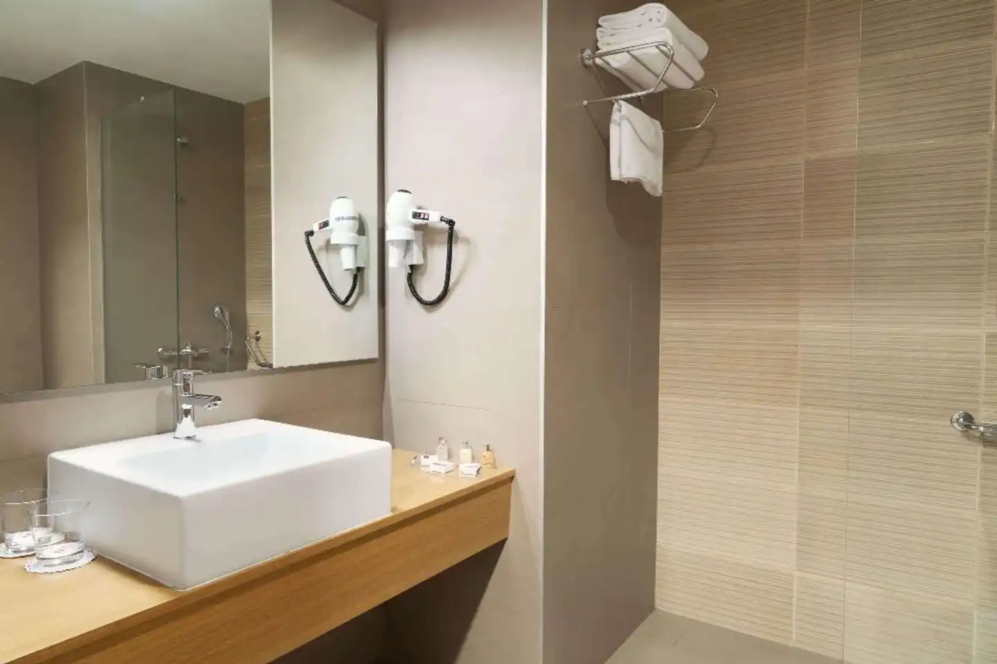 Ramada Podgorica Badezimmer