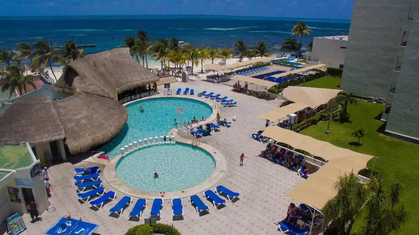 Aquamarina Beach Hotel Pool