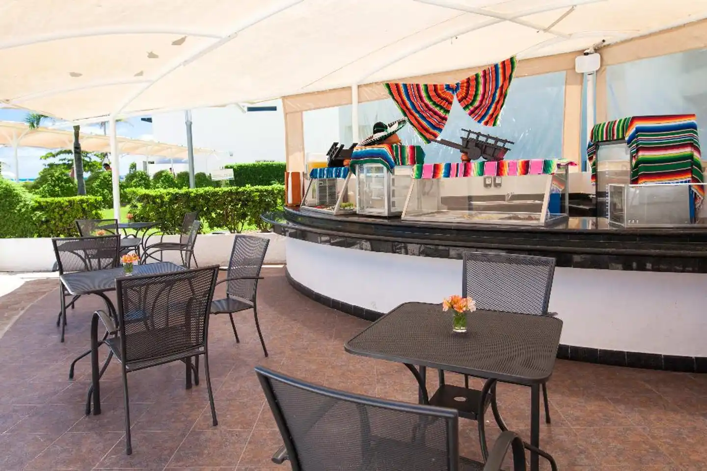 Aquamarina Beach Hotel Bar