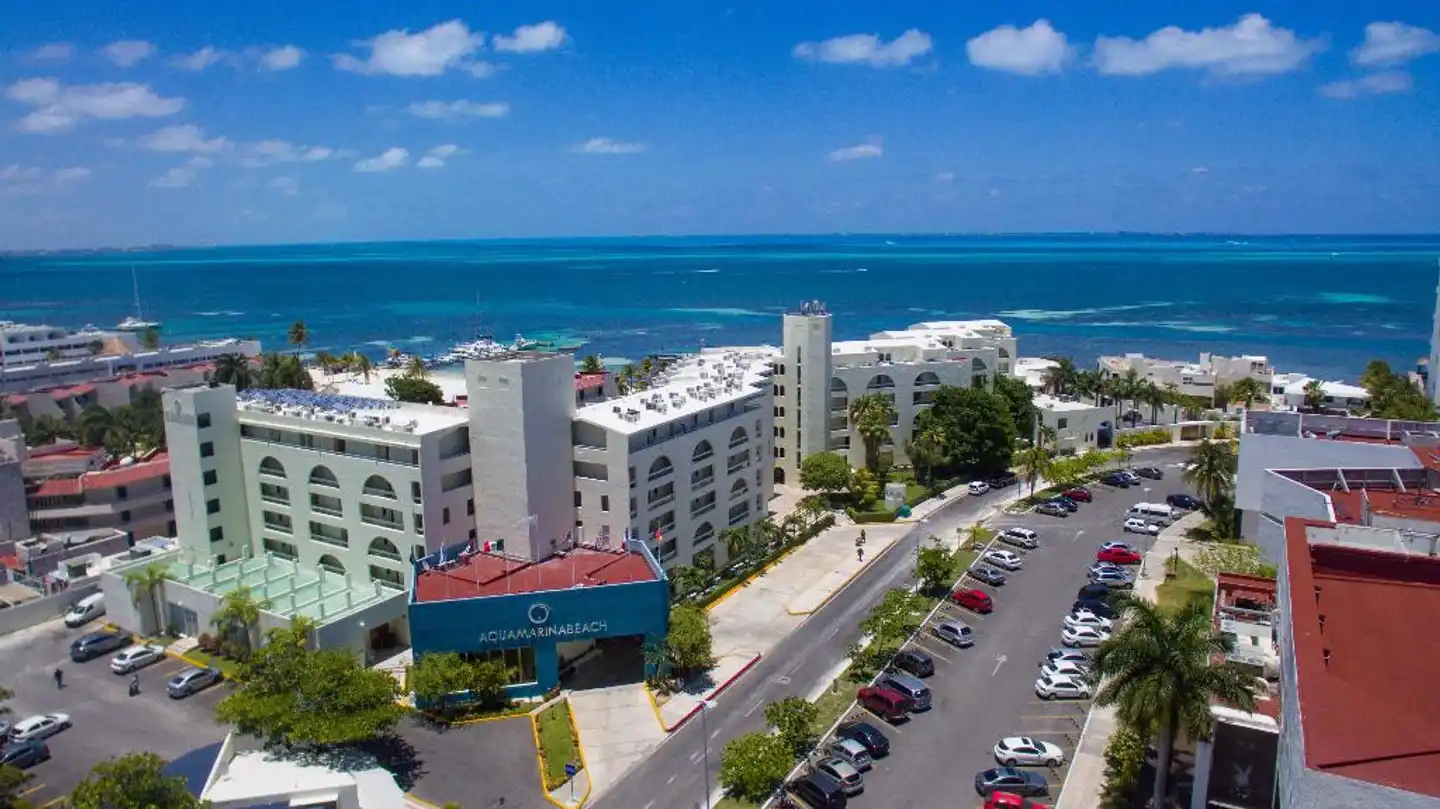 Aquamarina Beach Hotel Aussenansicht