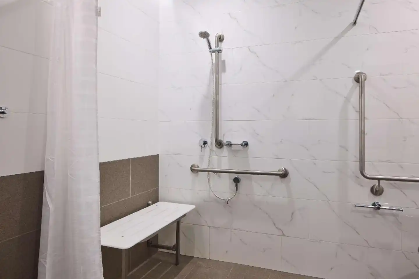 Rydges Perth Kings Square Badezimmer