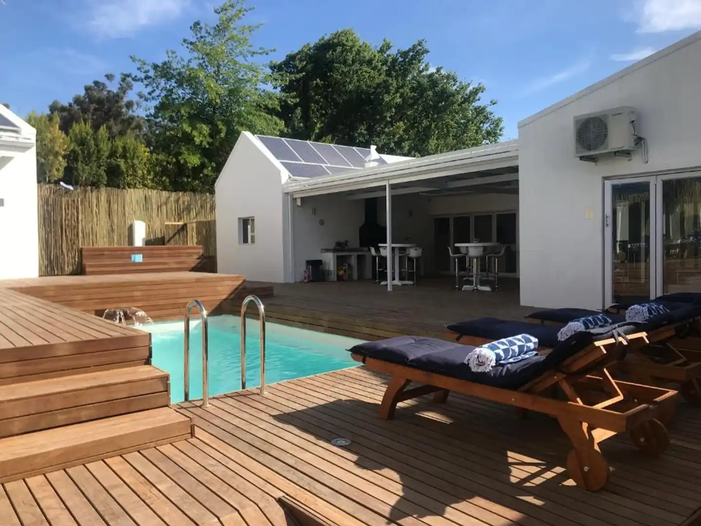 theLAB Franschhoek Terrasse