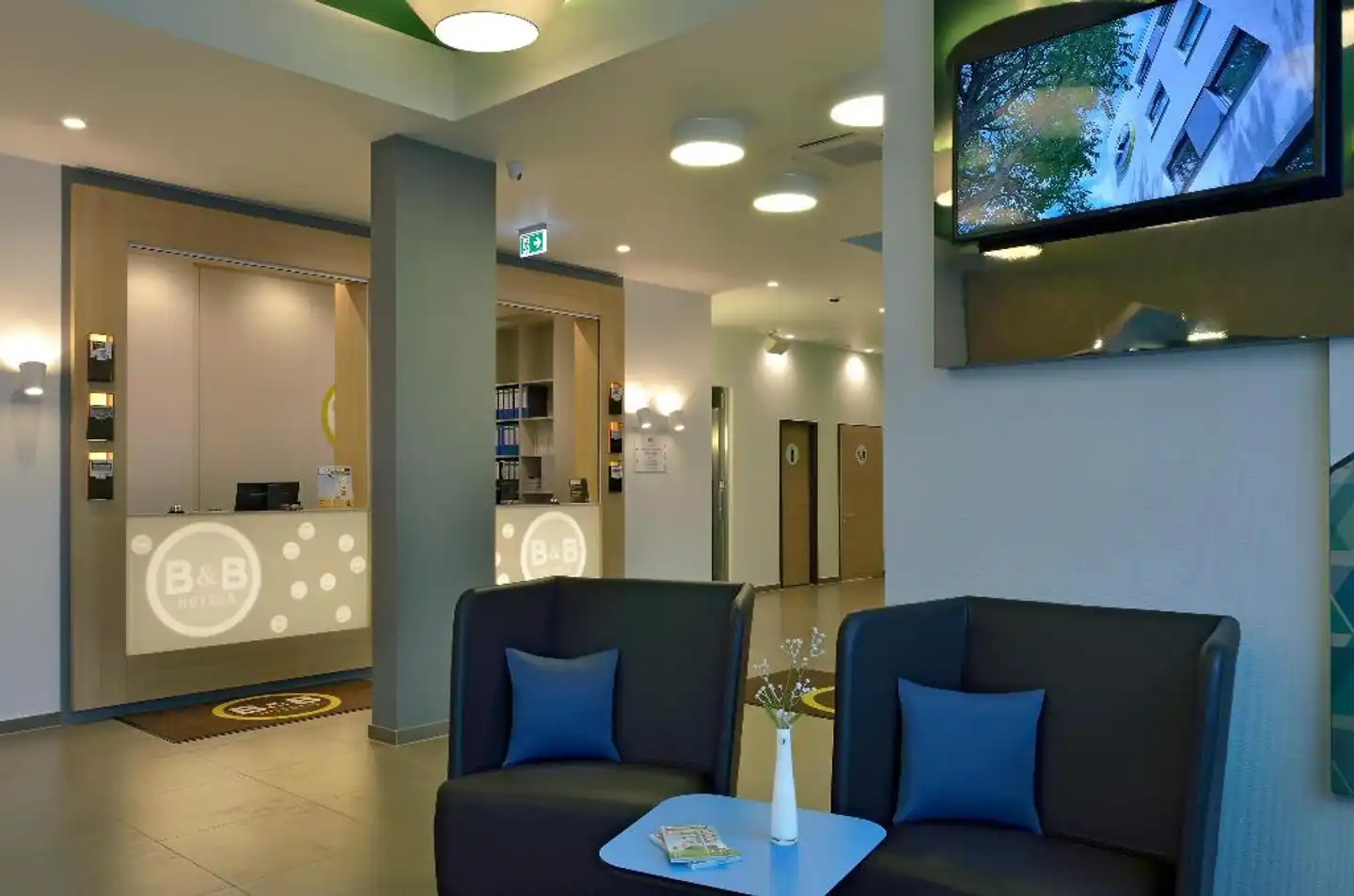 B&B Hotel Rosenheim Lobby