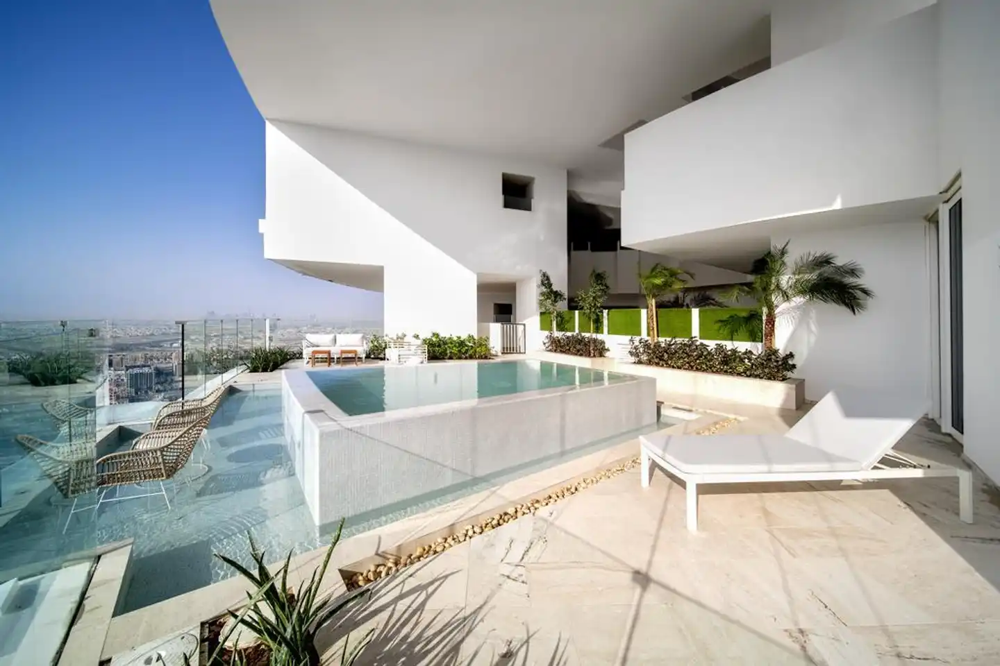 Five Jumeirah Village Hallenbad