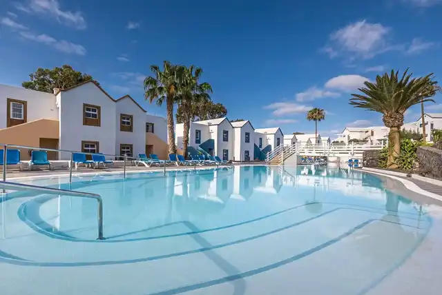 LIVVO Morromar Pool