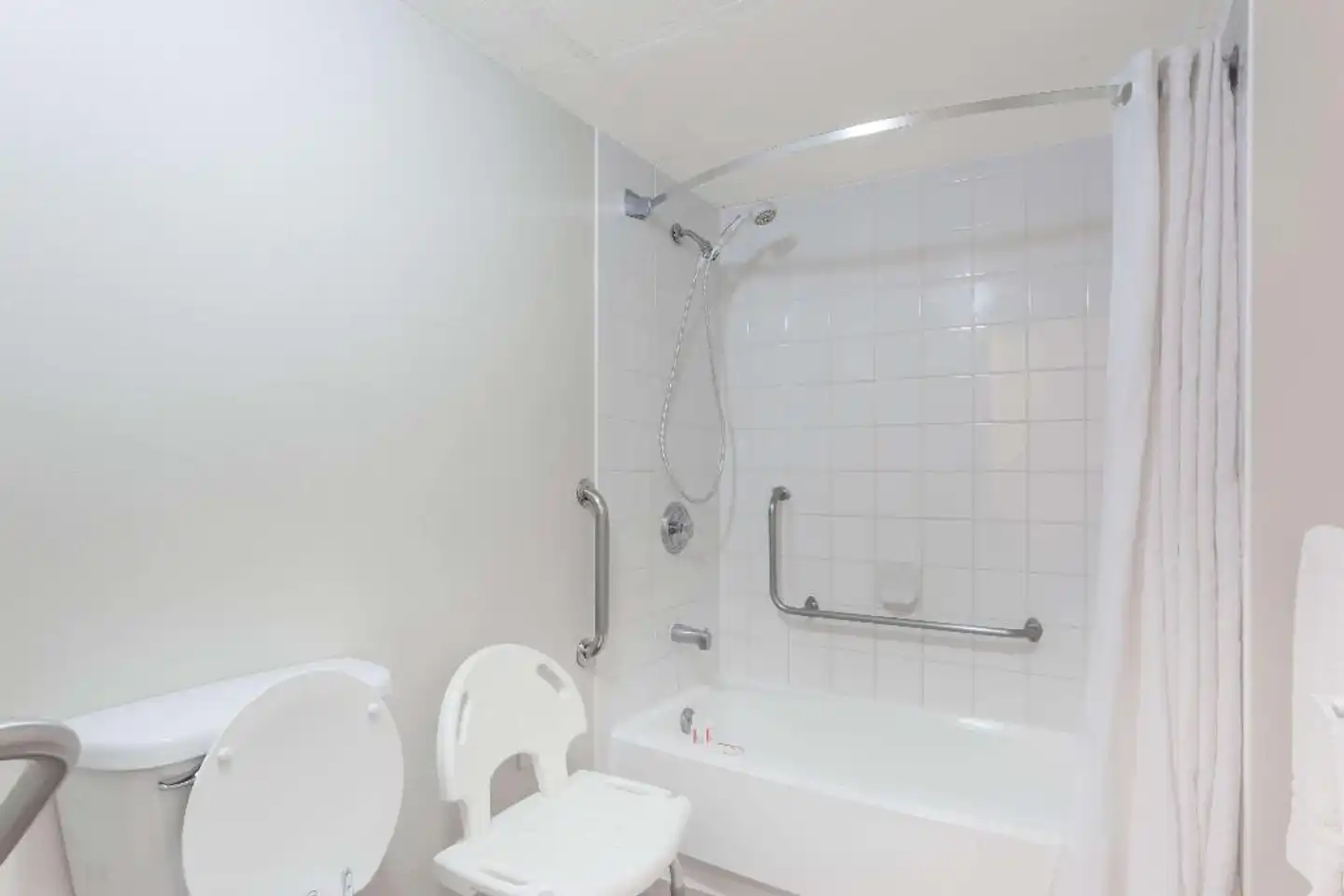 Super 8 by Wyndham Kelowna BC Badezimmer