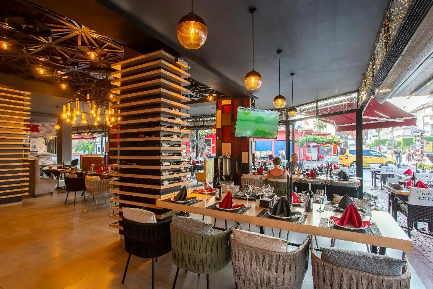Aslan Corner Hotel Restaurant