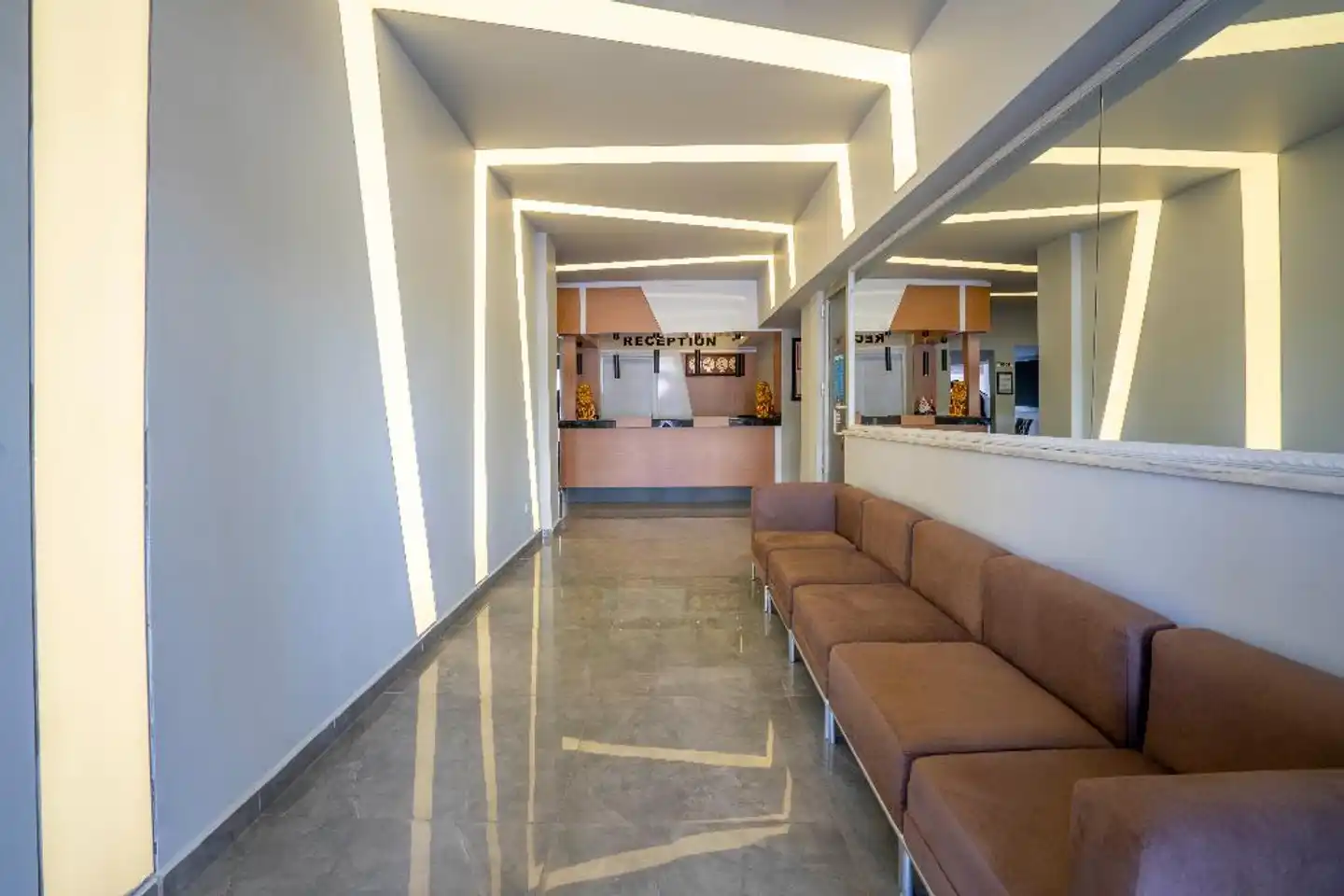 Aslan Corner Hotel Lobby