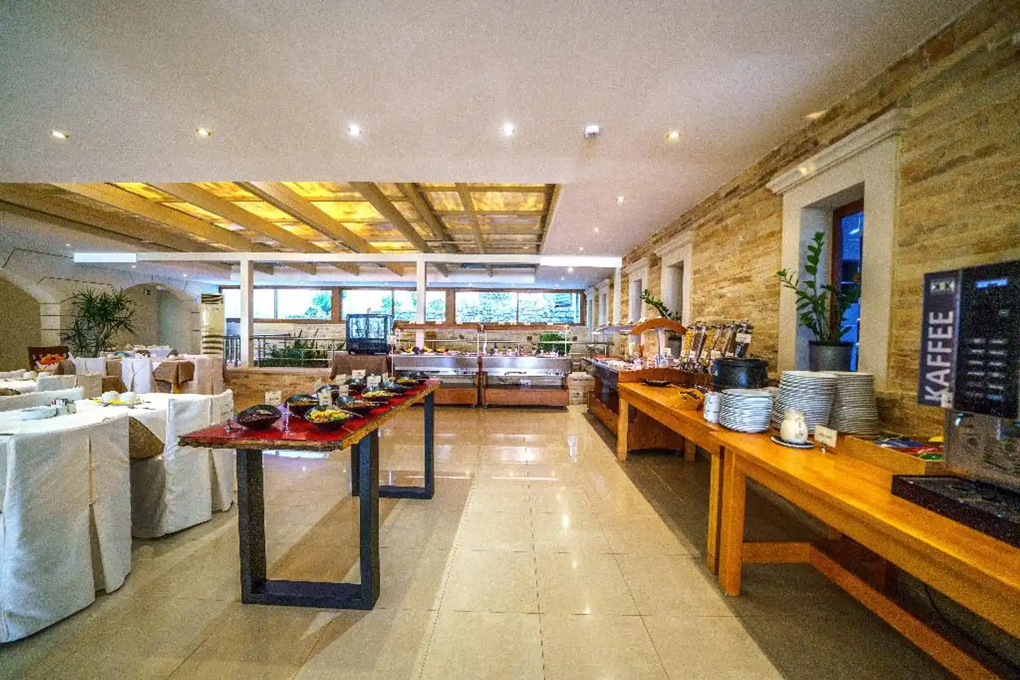 Macaris Suites & Spa Restaurant