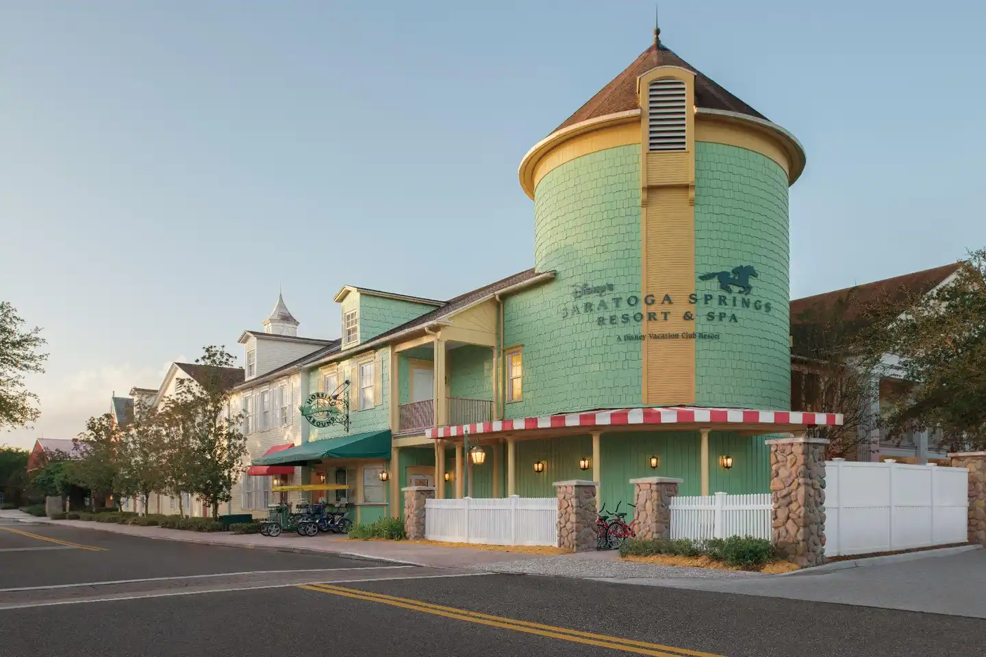 Disney's Saratoga Springs Resort & Spa Aussenansicht