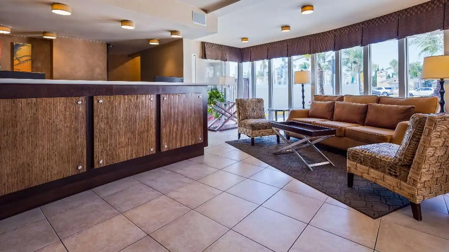 Best Western Plus Suites Hotel Coronado Island Lobby