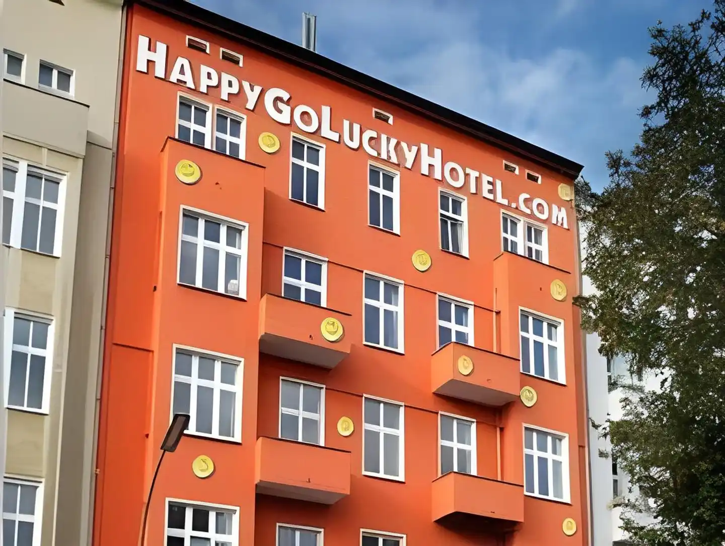 HappyGoLucky Hotel + Hostel Aussenansicht
