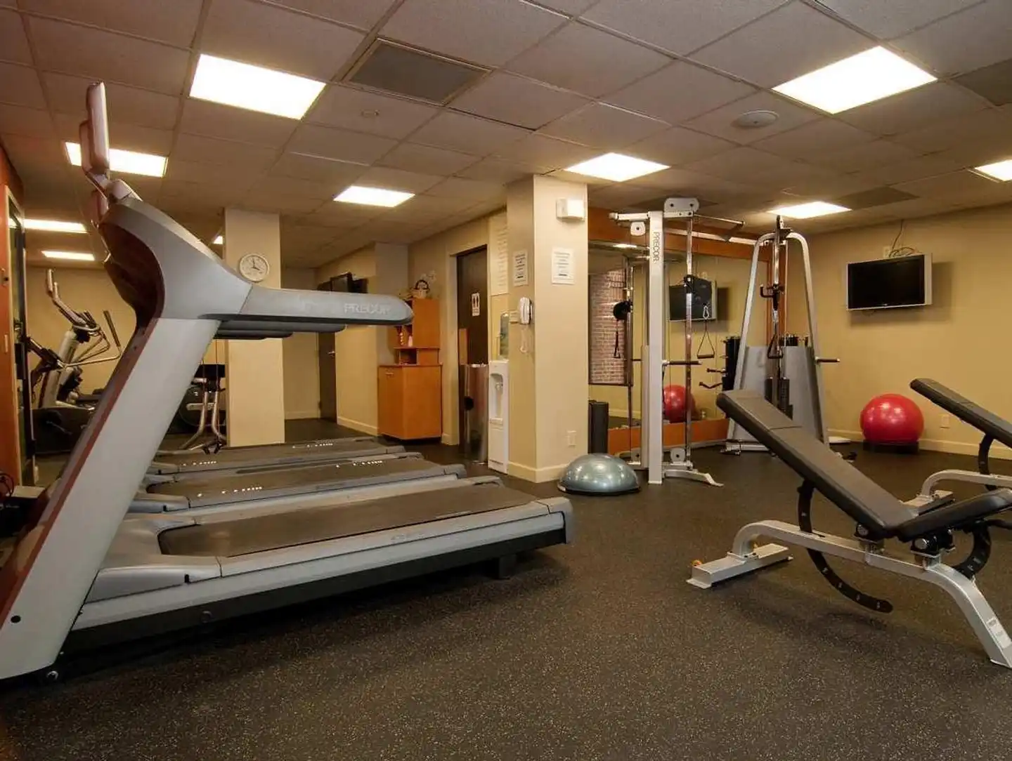 DoubleTree Suites by Hilton Charlotte/SouthPark Sport und Entertainment