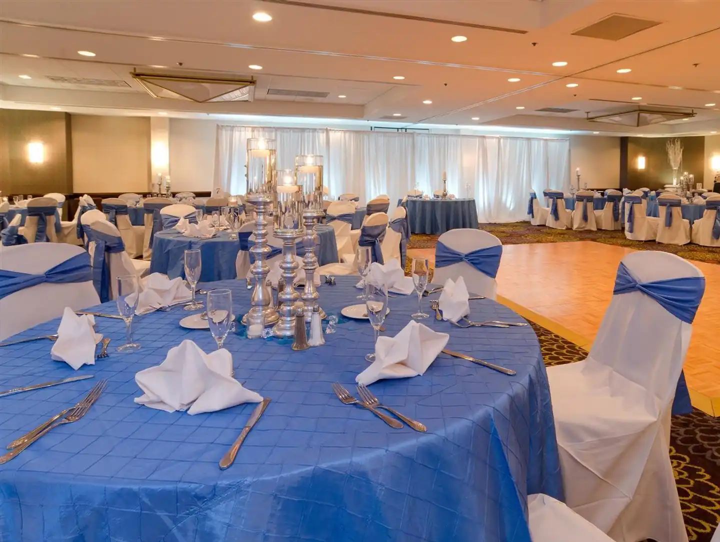 DoubleTree Suites by Hilton Charlotte/SouthPark Restaurant