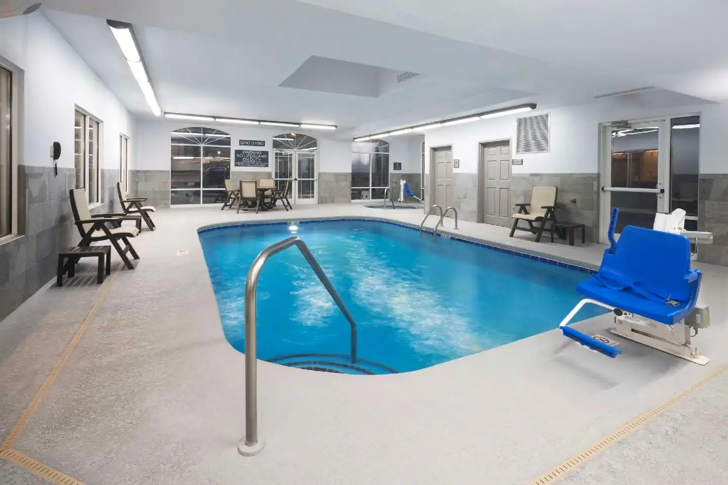 Country Inn & Suites by Radisson, Asheville Downtown Tunnel Road, NC Hallenbad