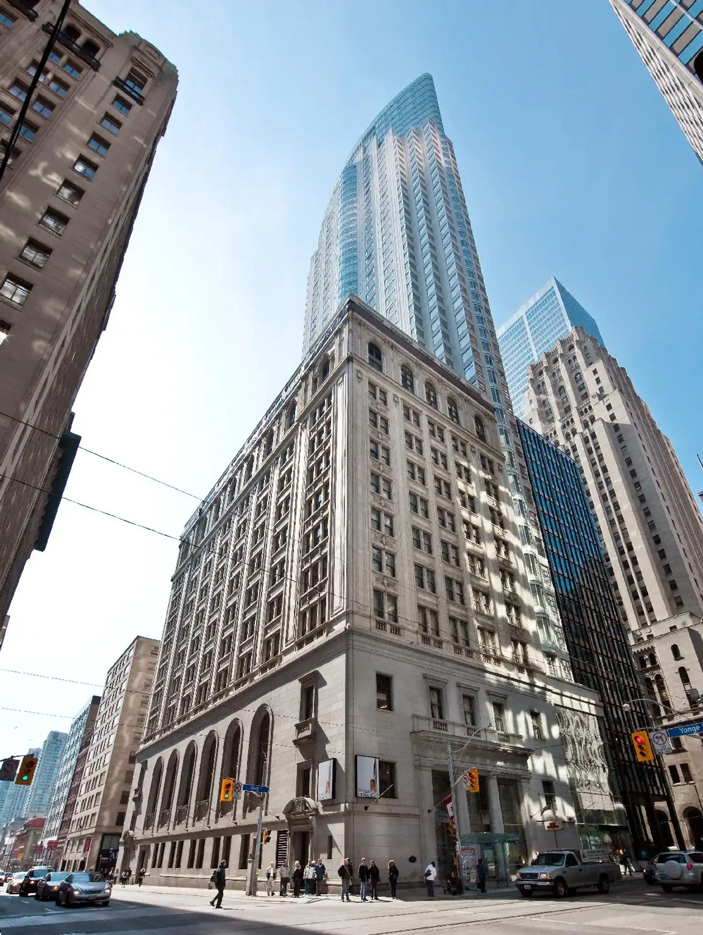 One King West Hotel and Residence Aussenansicht