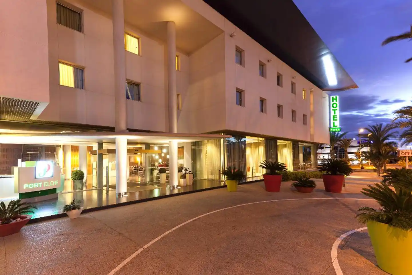 Hotel Port Elche Aussenansicht