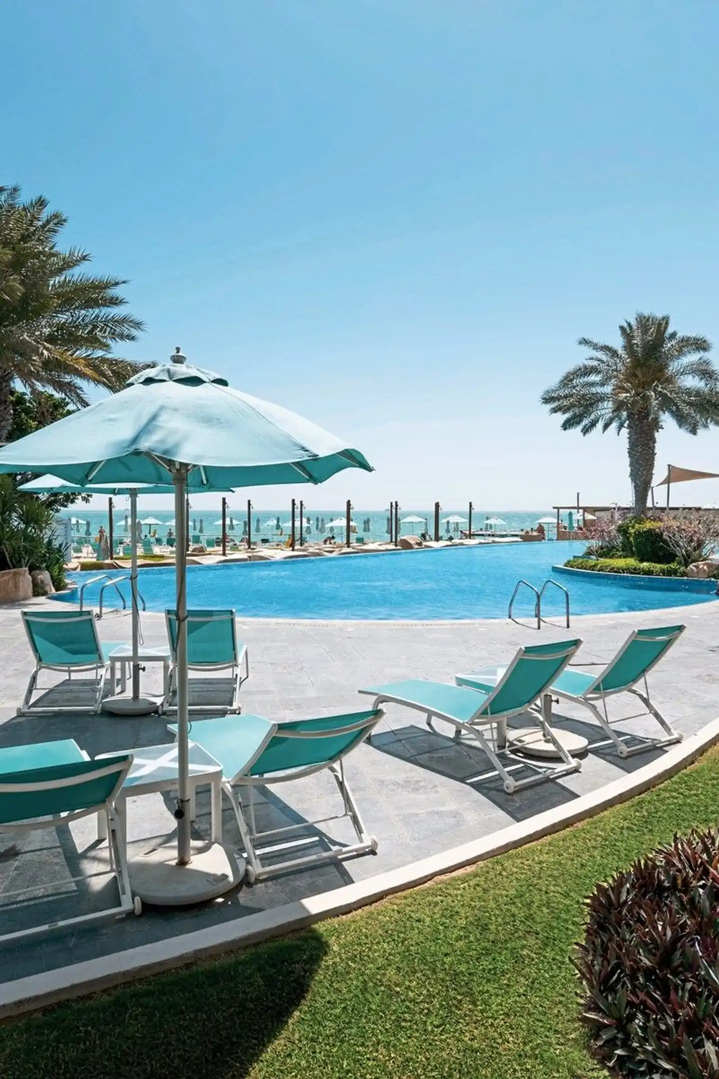 Hilton Doha Pool