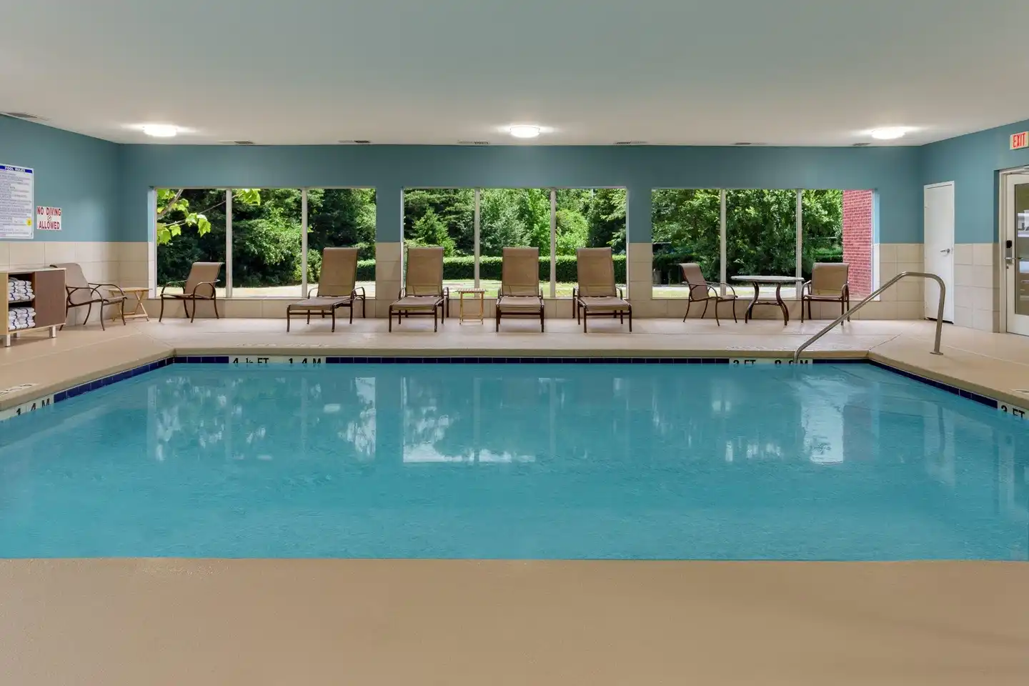 Holiday Inn Express & Suites Charlotte- Arrowood Hallenbad