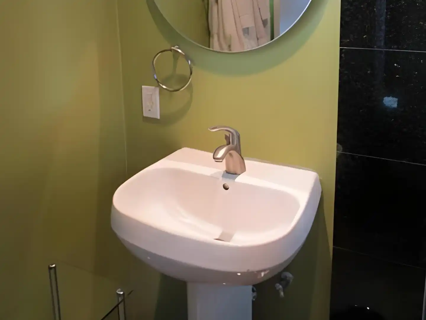 7 Springs Inn & Suites Badezimmer