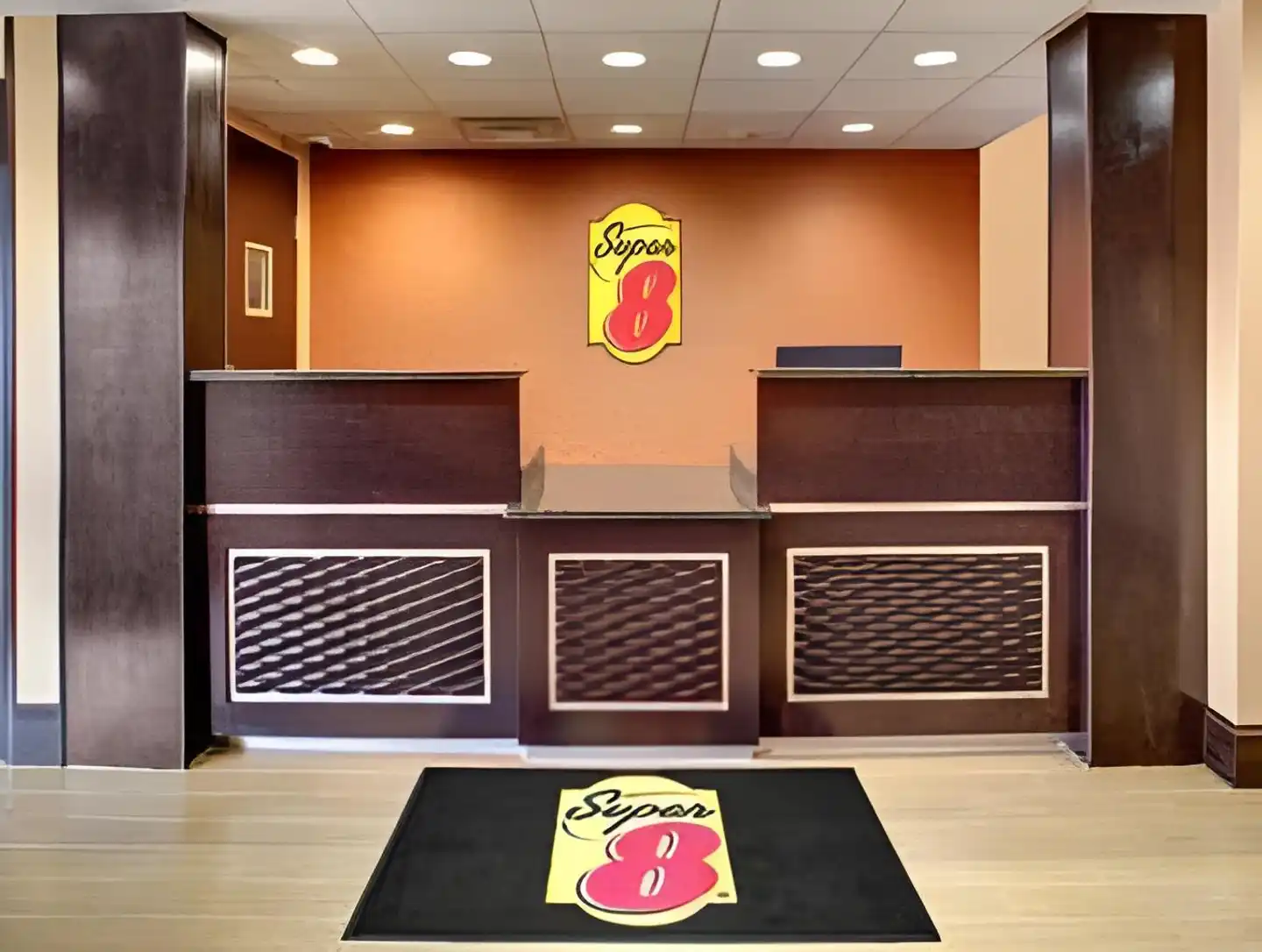 Super 8 - Asheville Lobby