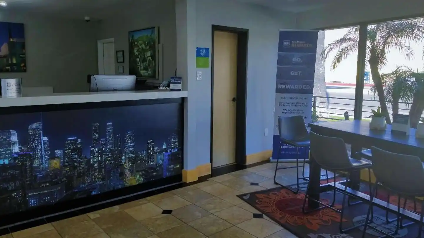 Sunset West Hotel, SureStay Collection By Best Western Lobby