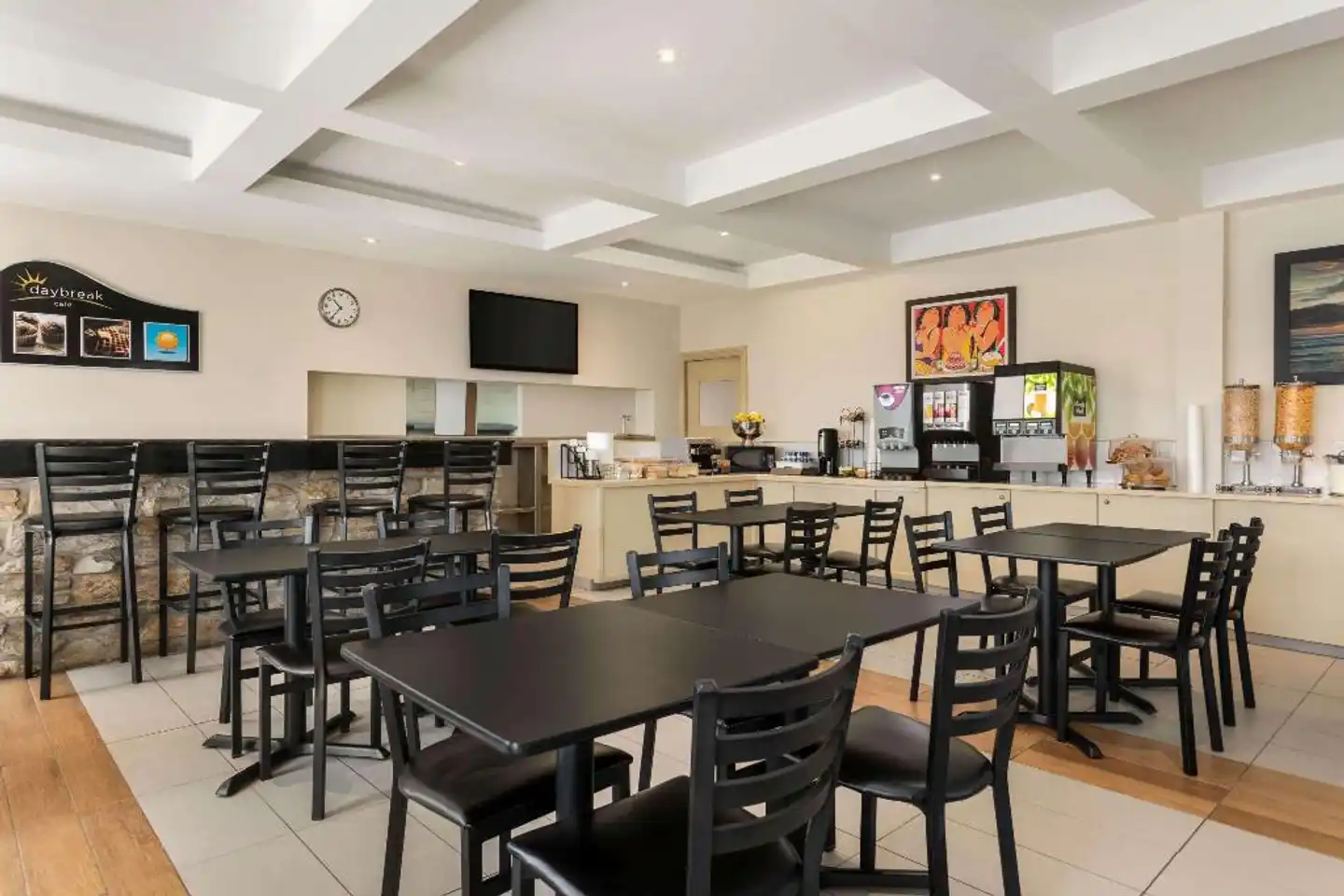 Days Inn by Wyndham Montreal East Bar