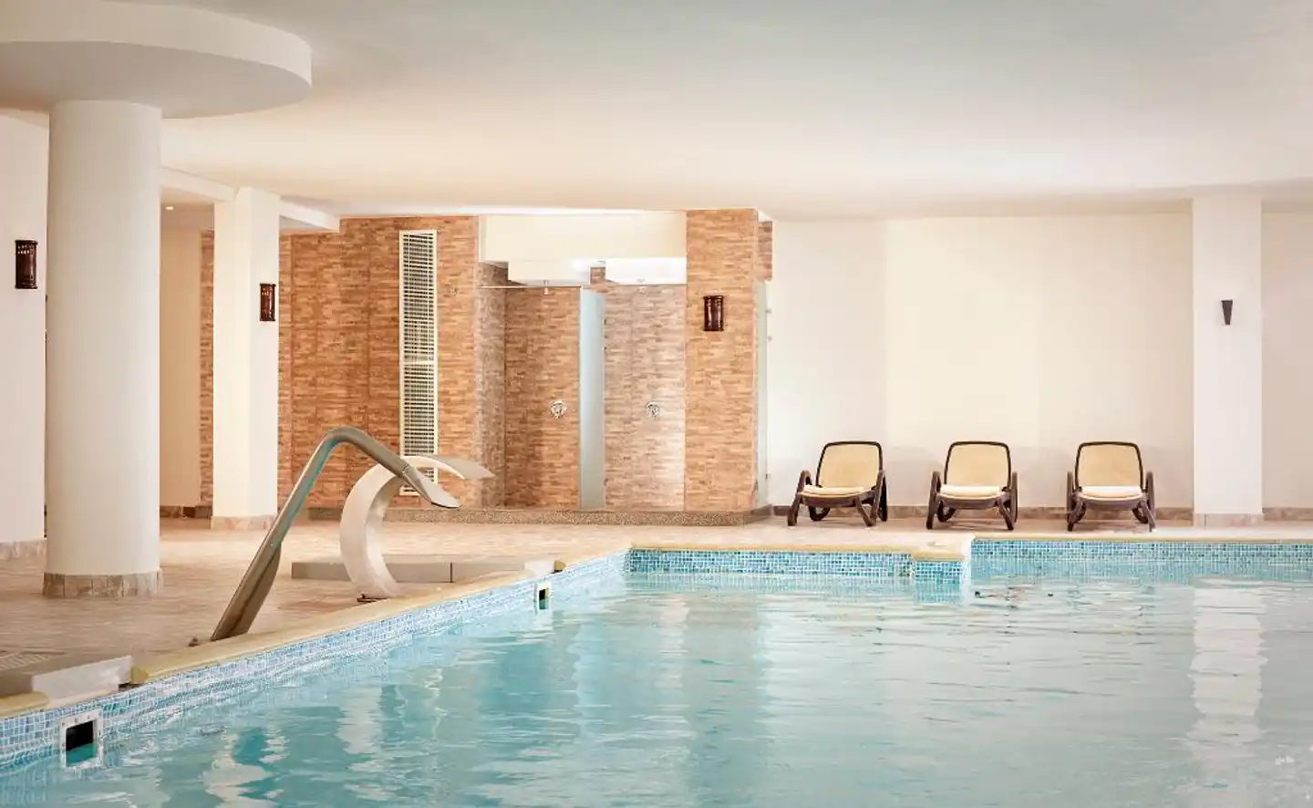 Coral Sea Holiday Resort & Aqua Park Hallenbad