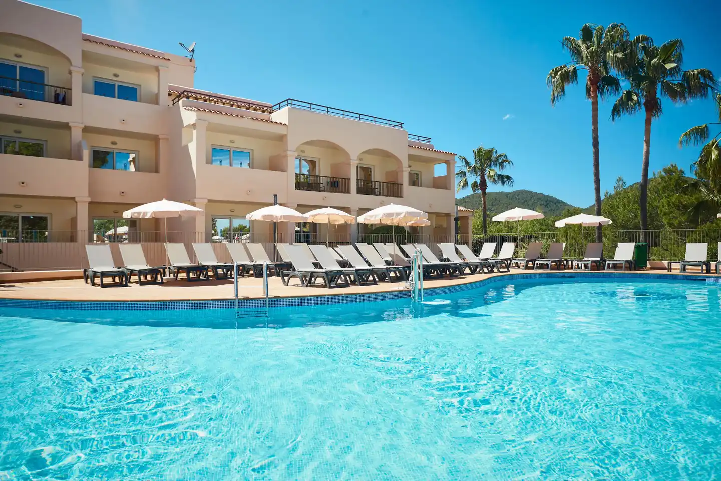 Invisa Cala Blanca POOL
