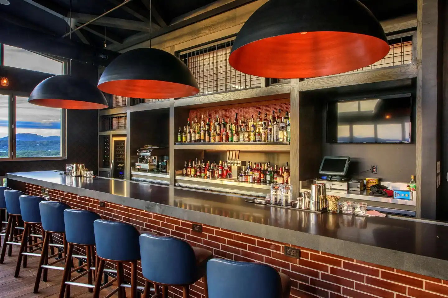 DoubleTree by Hilton Asheville Downtown Bar