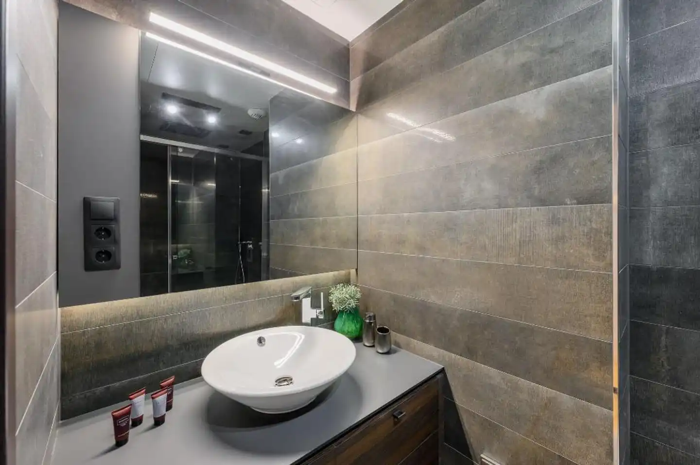 Emerald Hotel Badezimmer