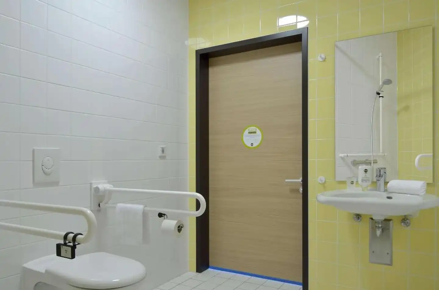 B&B Hotel Halle-Saale Badezimmer