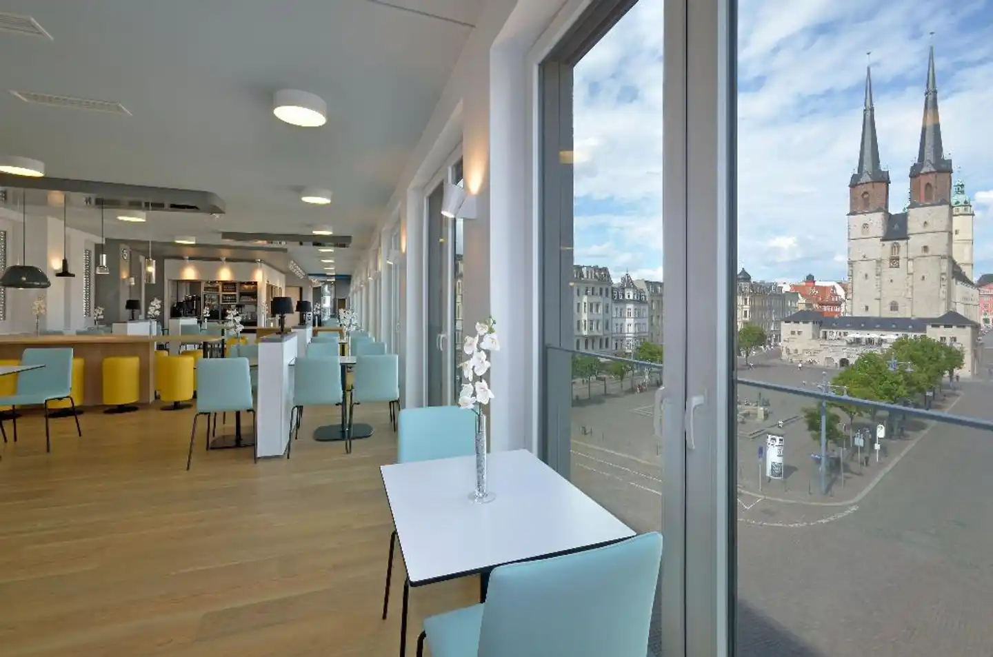 B&B Hotel Halle-Saale Lobby