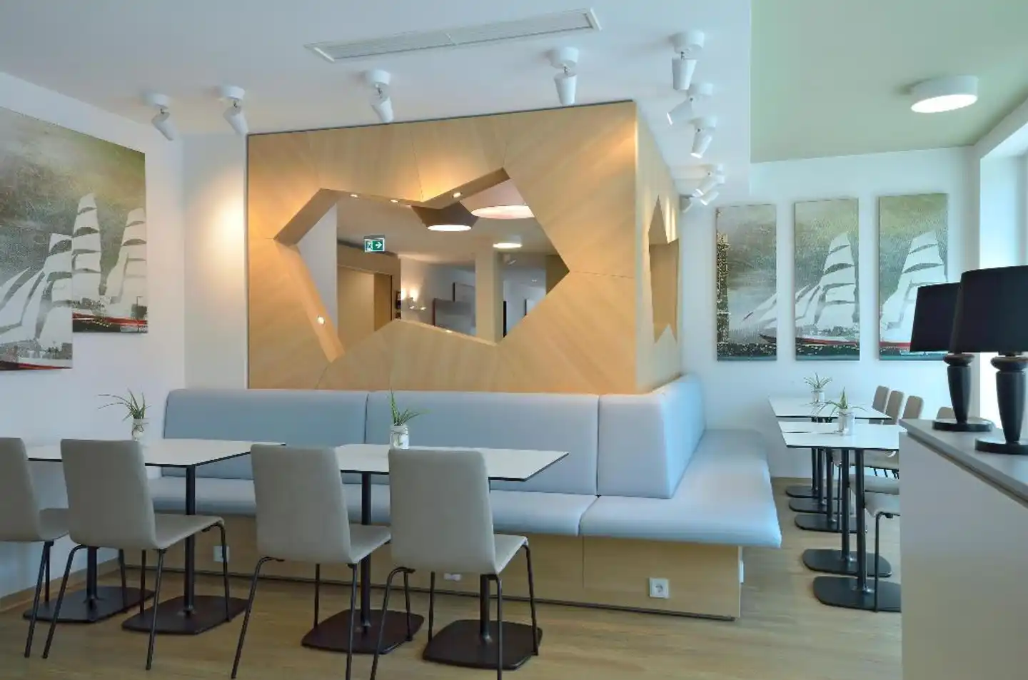 B&B Hotel Bremerhaven Lobby