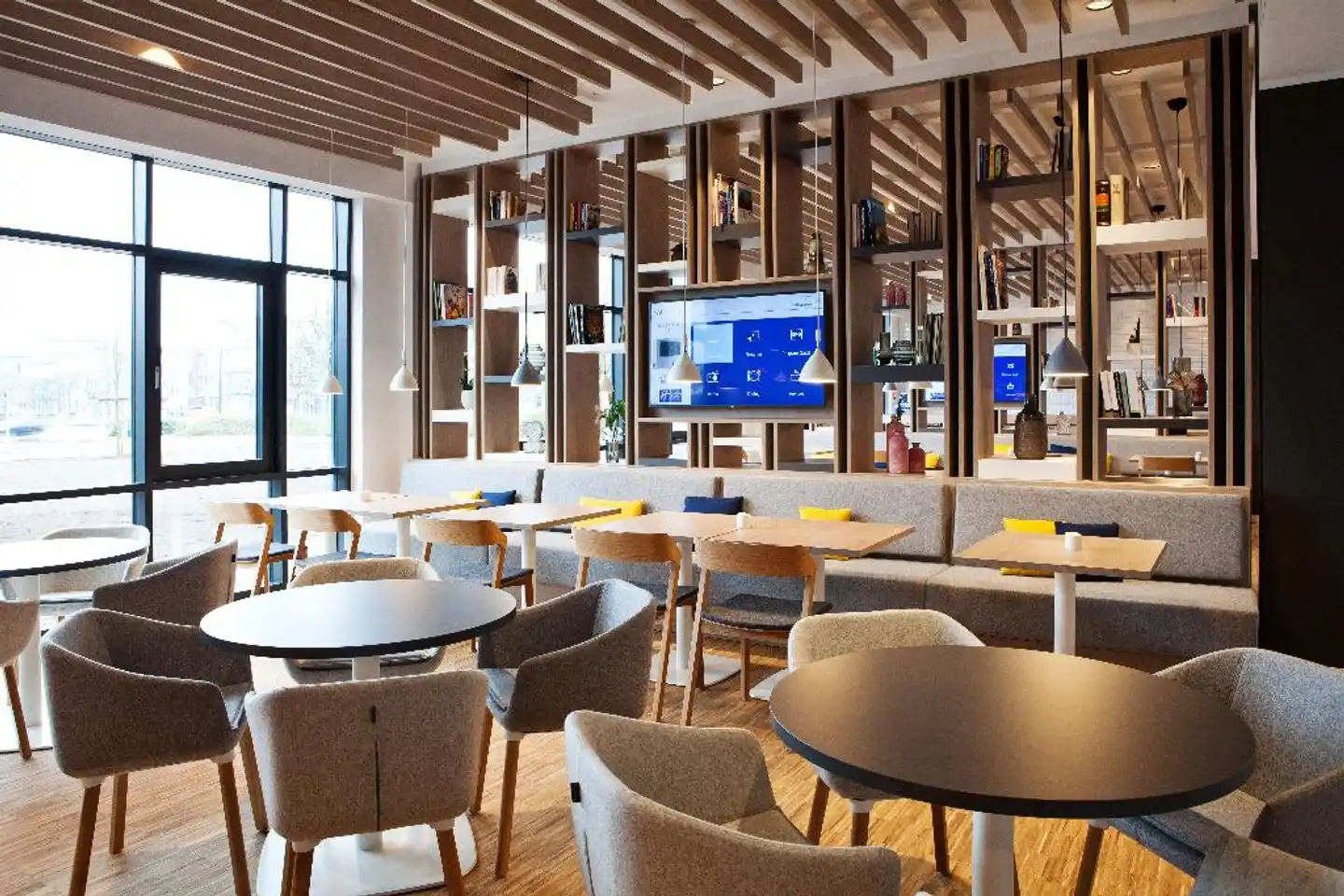 Holiday Inn Express Oberhausen Bar