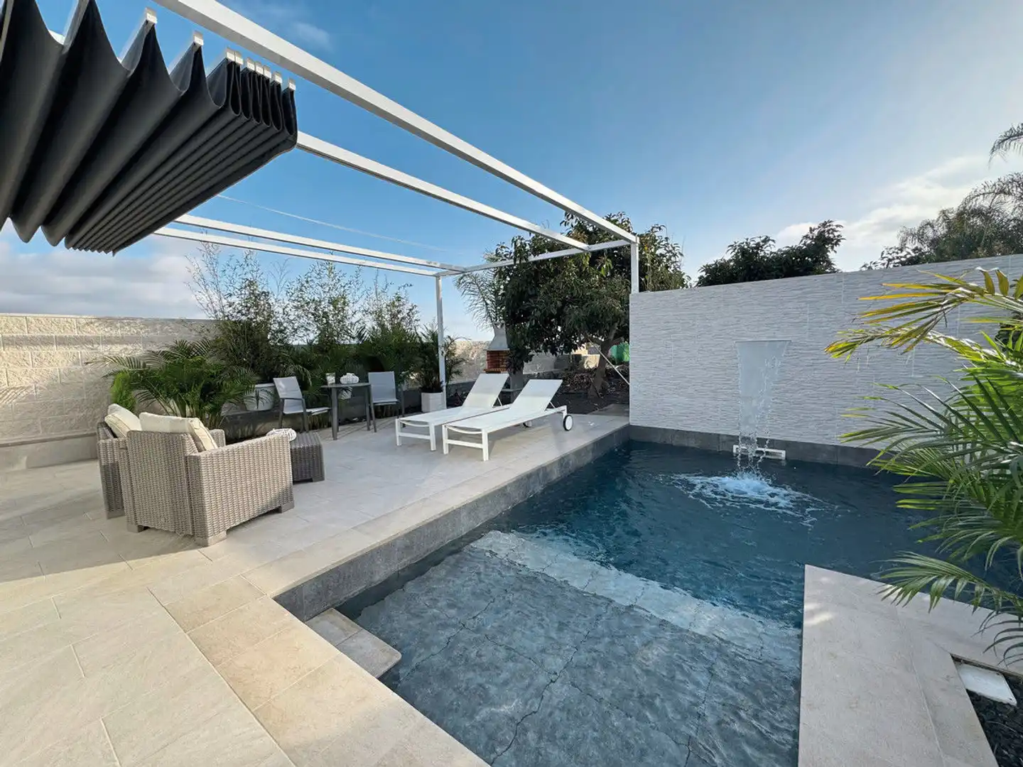 Casitas J Pool