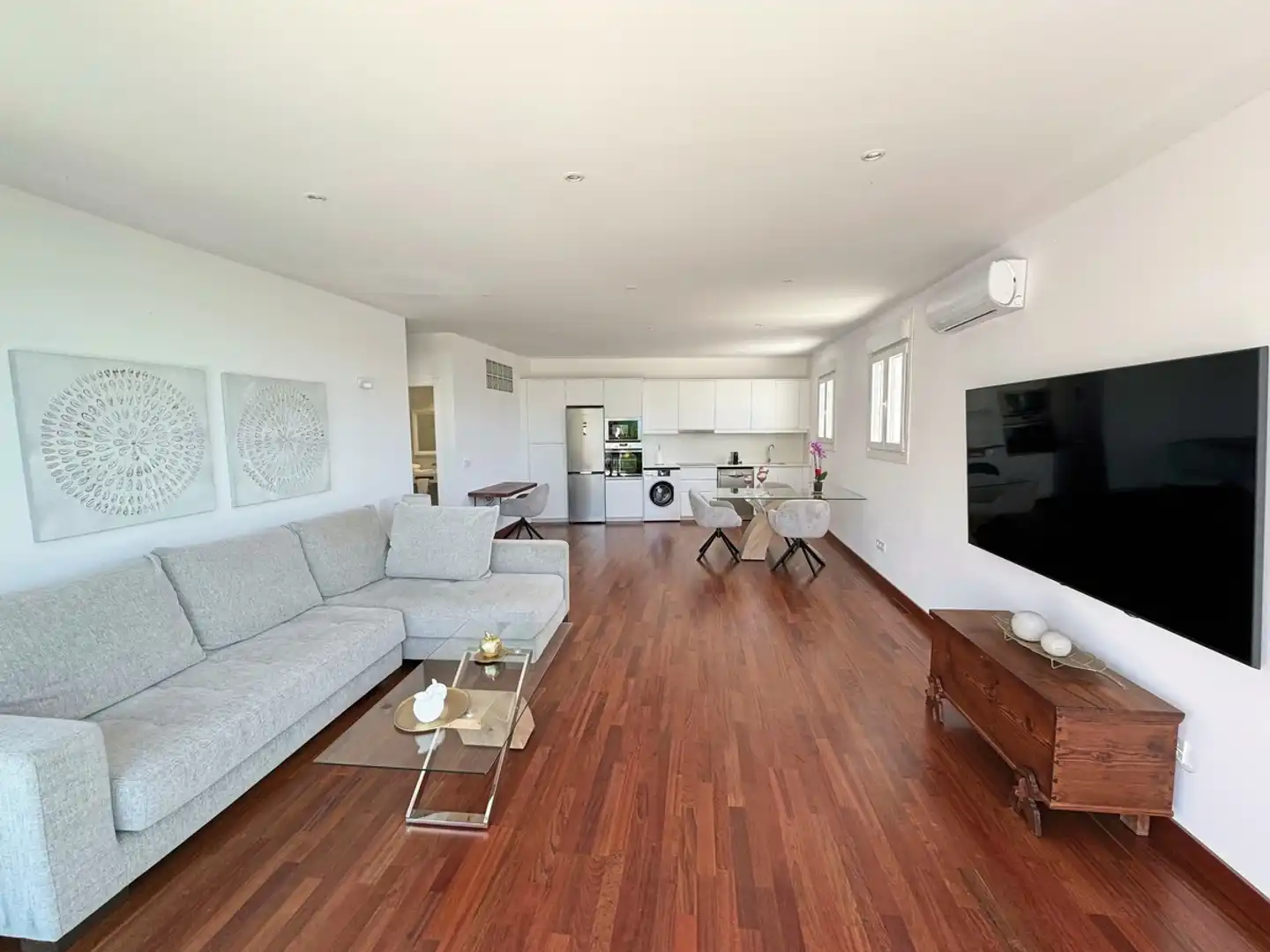 Casitas J Lobby
