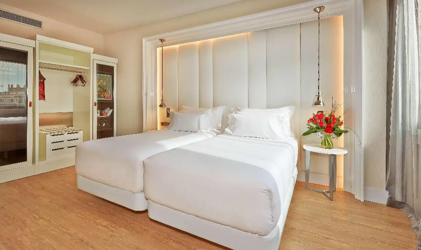 NH Collection Barcelona Gran Hotel Calderón Wohnbeispiel