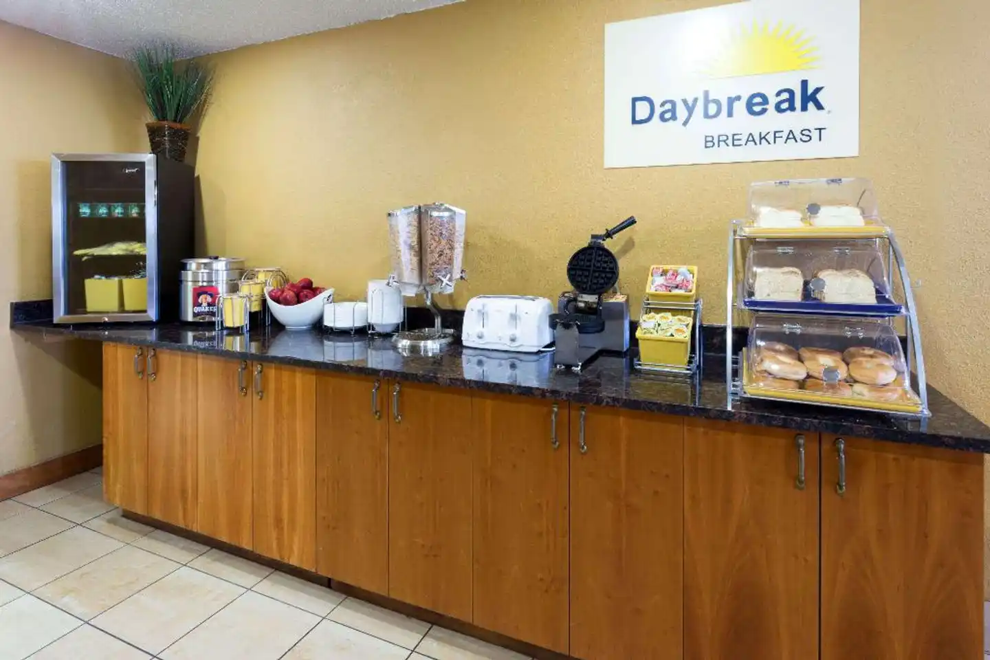 Days Inn & Suites by Wyndham Northwest Indianapolis Lobby