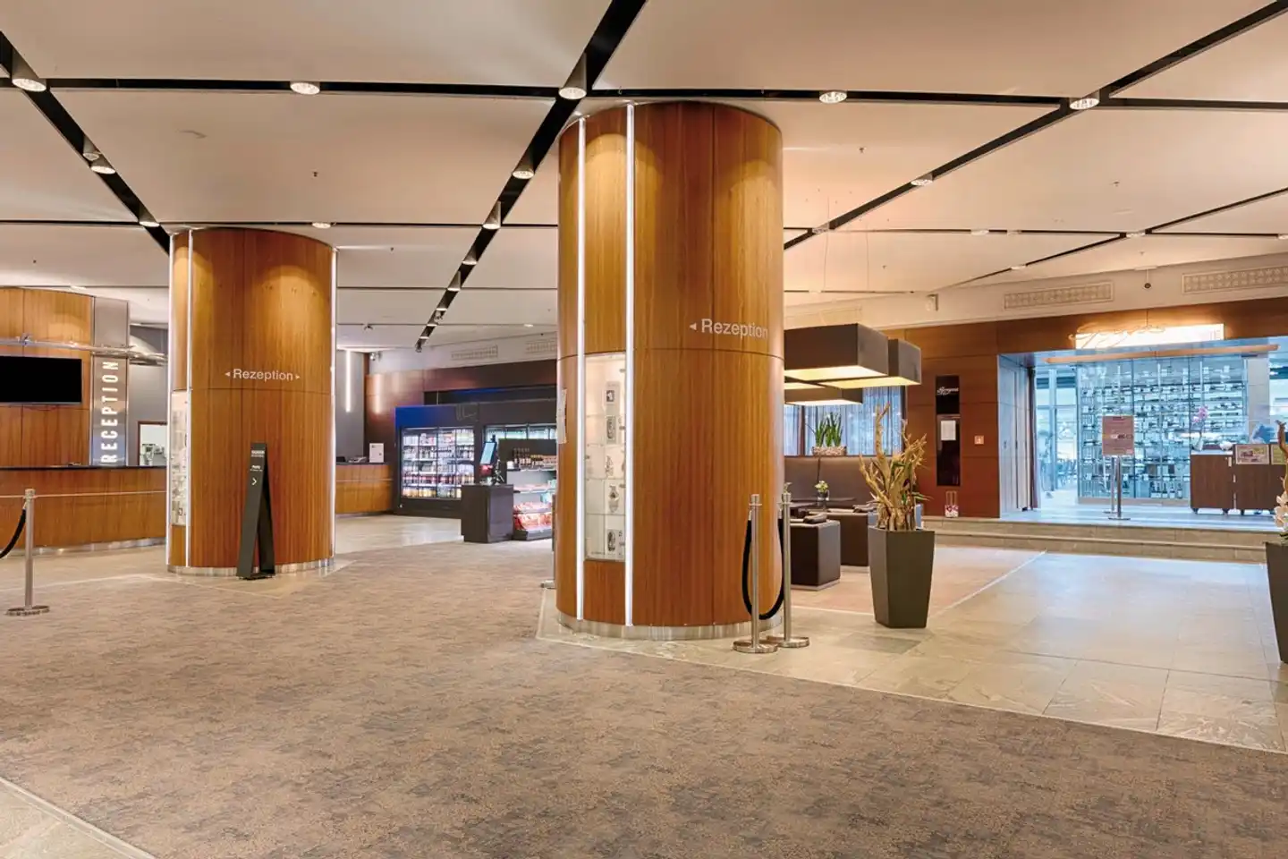 Park Inn by Radisson Berlin Alexanderplatz Lobby