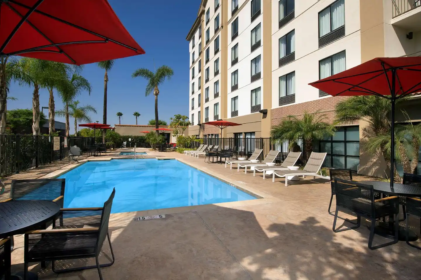 Hampton Inn & Suites Los Angeles/Anaheim-Garden Grove Pool