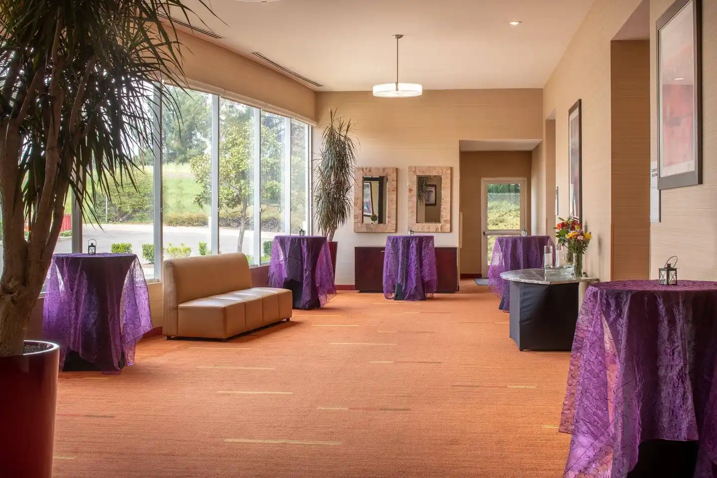 Courtyard by Marriott Sacramento Cal Expo Lobby