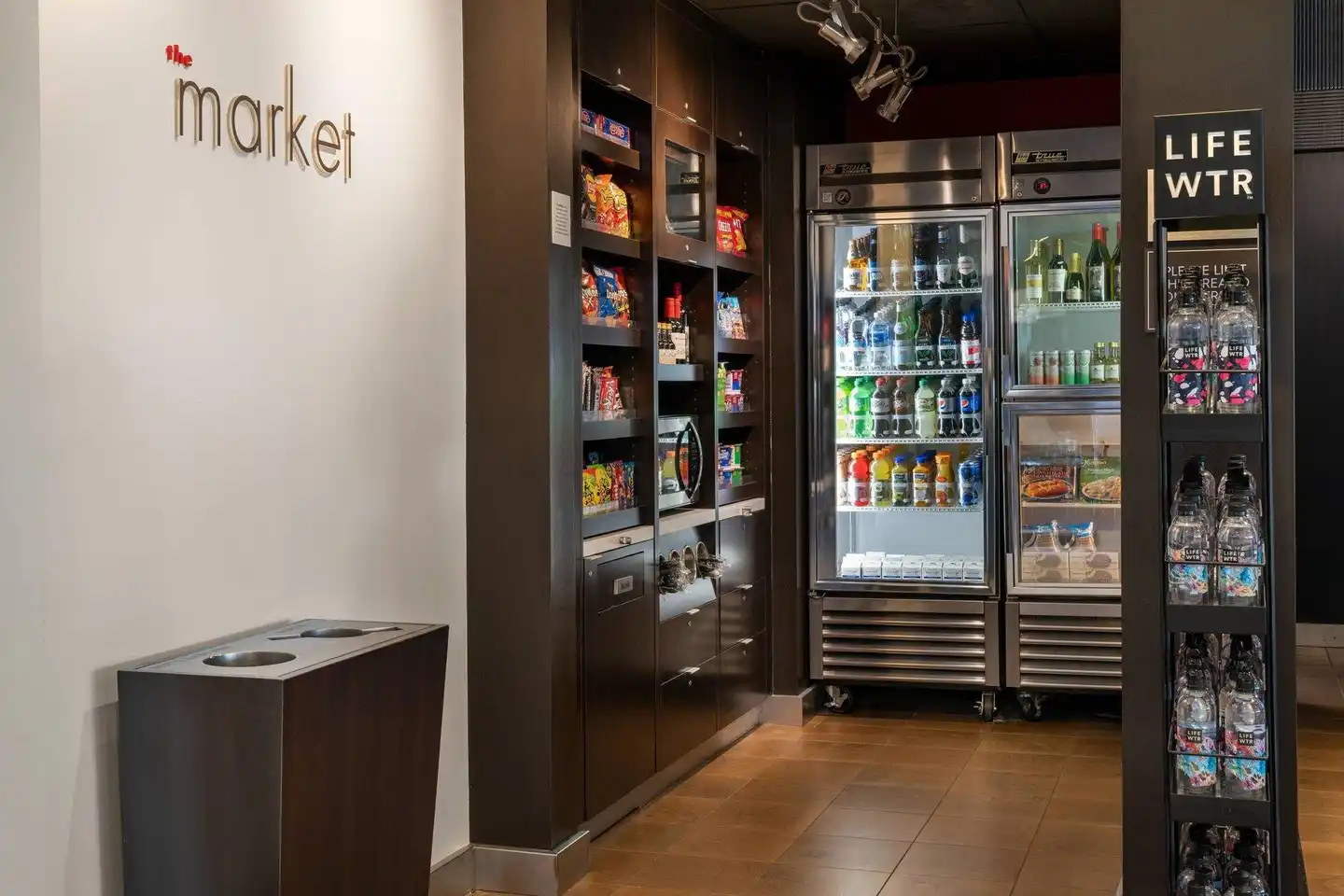Courtyard by Marriott Bakersfield Bar