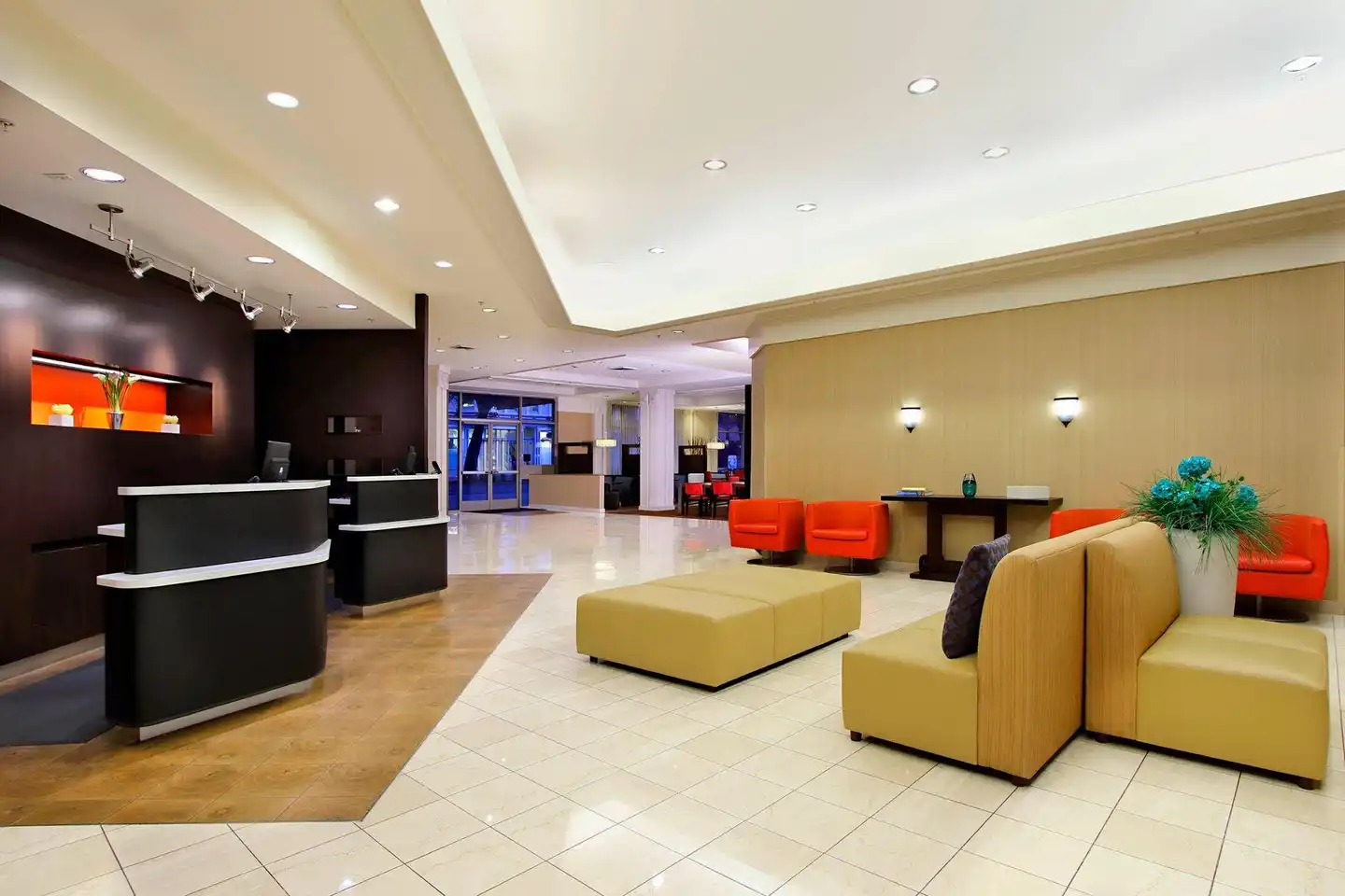 Courtyard by Marriott Oakland Downtown Lobby
