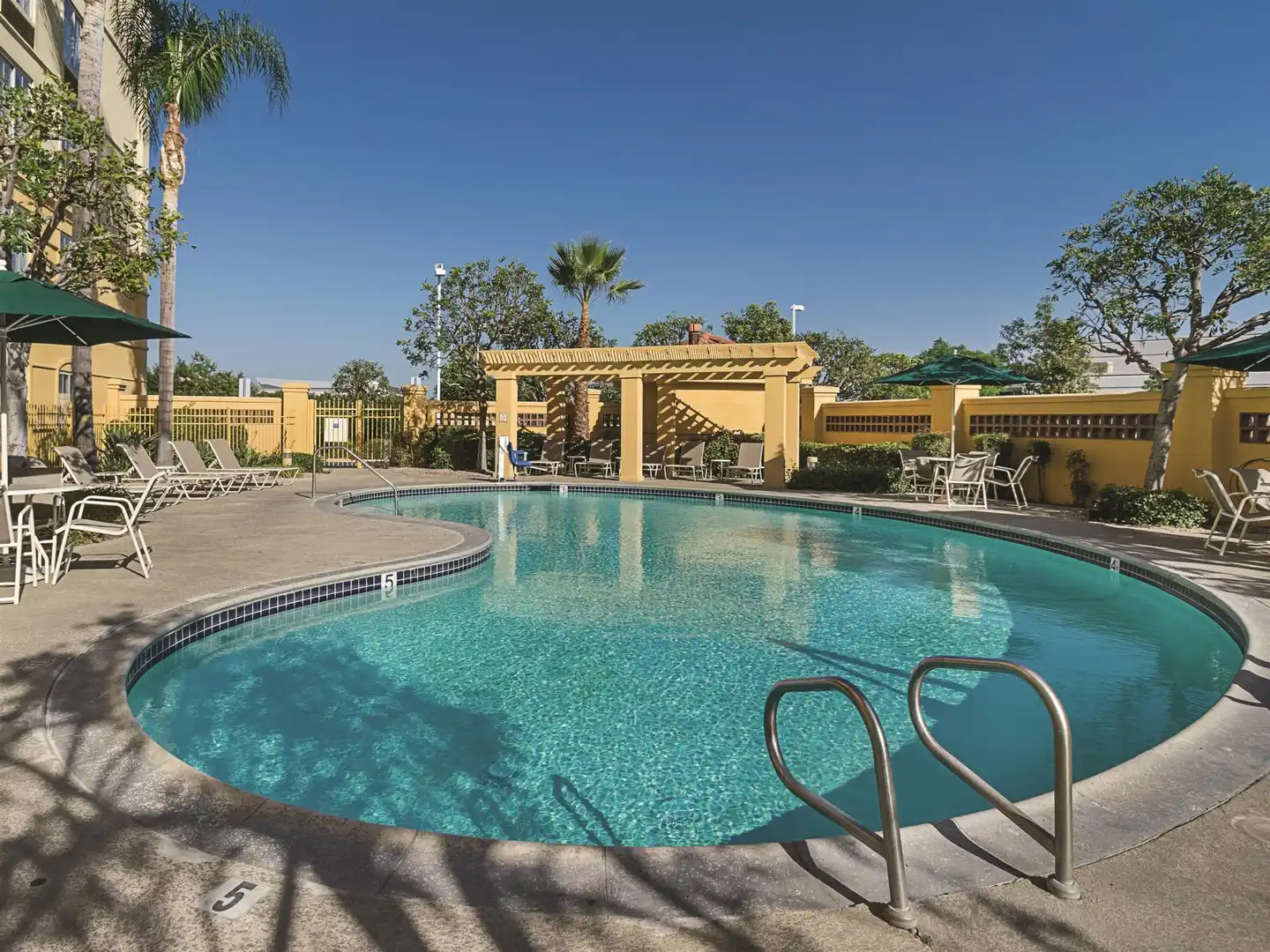 La Quinta Inn & Suites Ontario Airport Pool