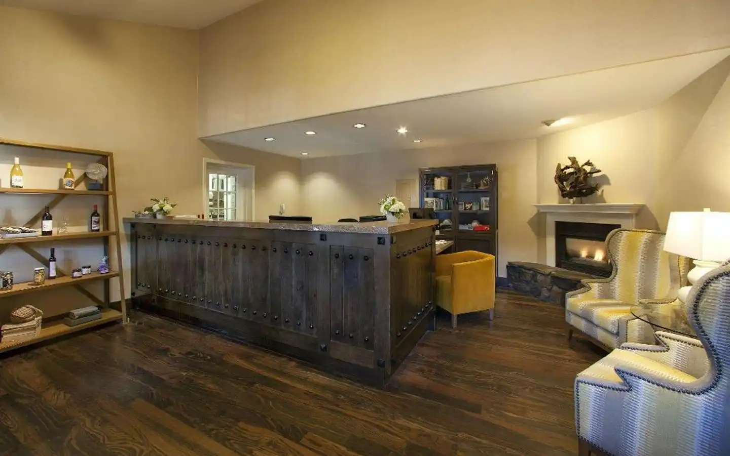 Fogcatcher Inn Lobby