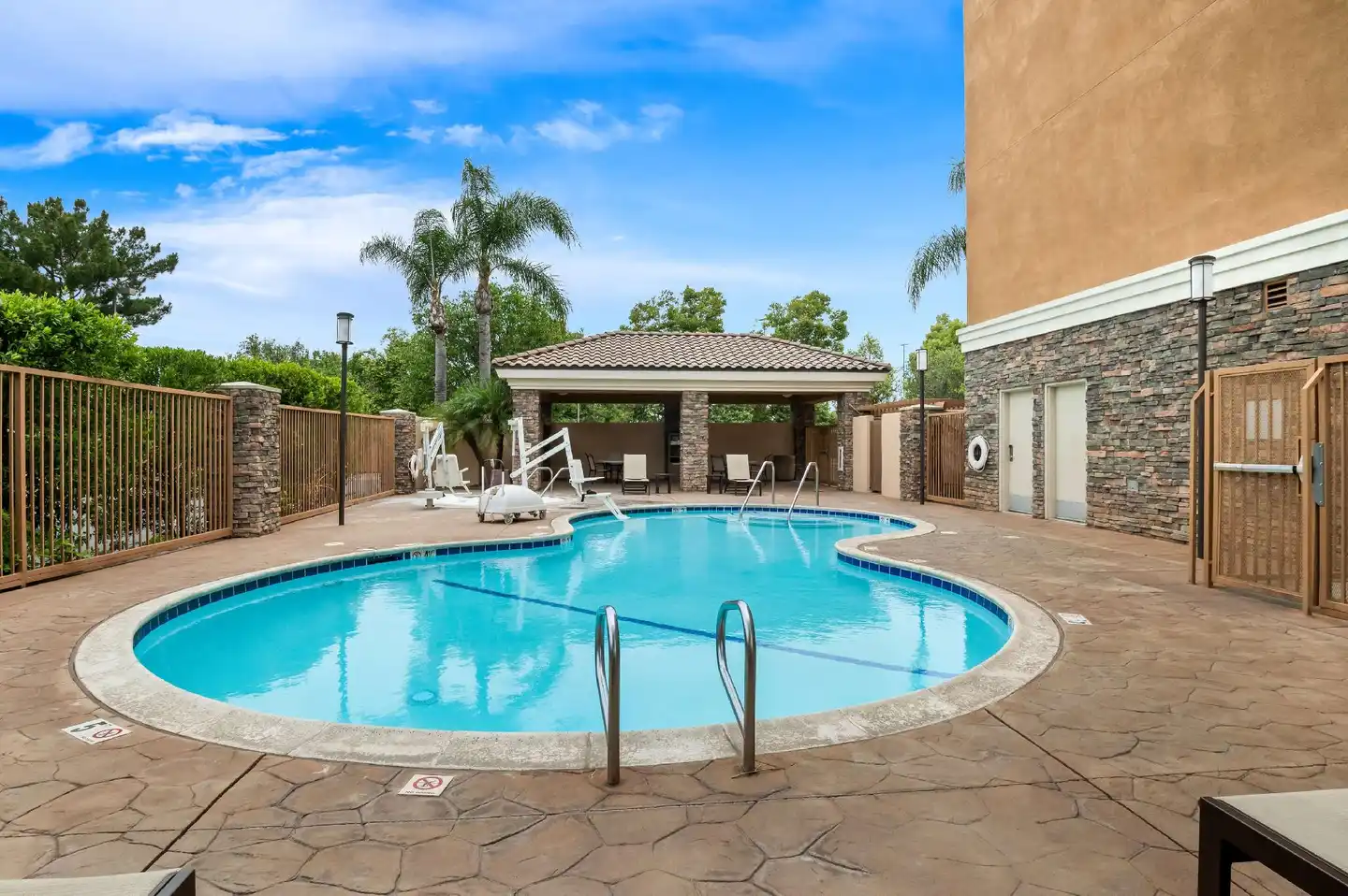 Best Western Ontario Mills Mall Pool
