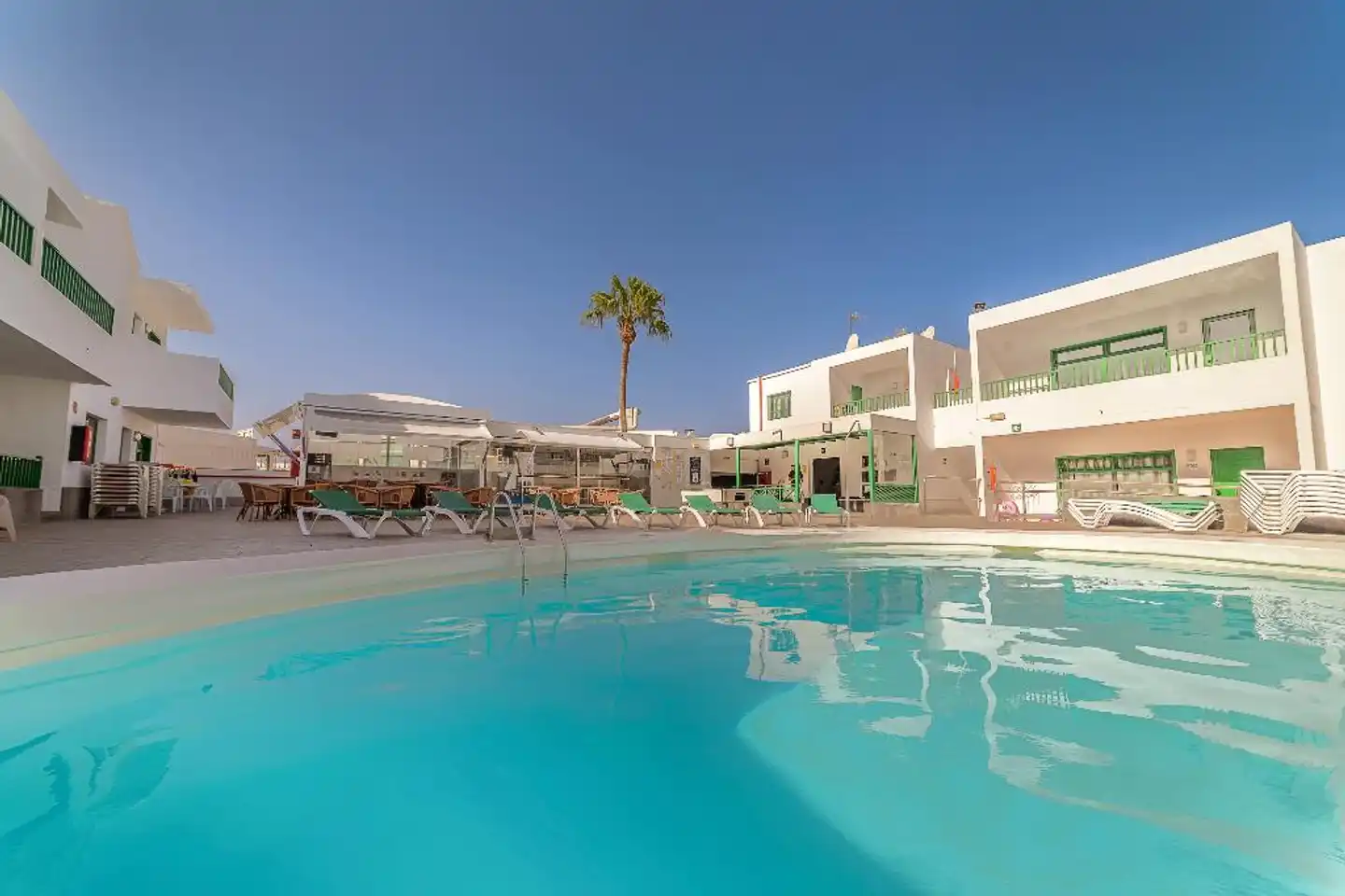 Apartamentos Elena Pool